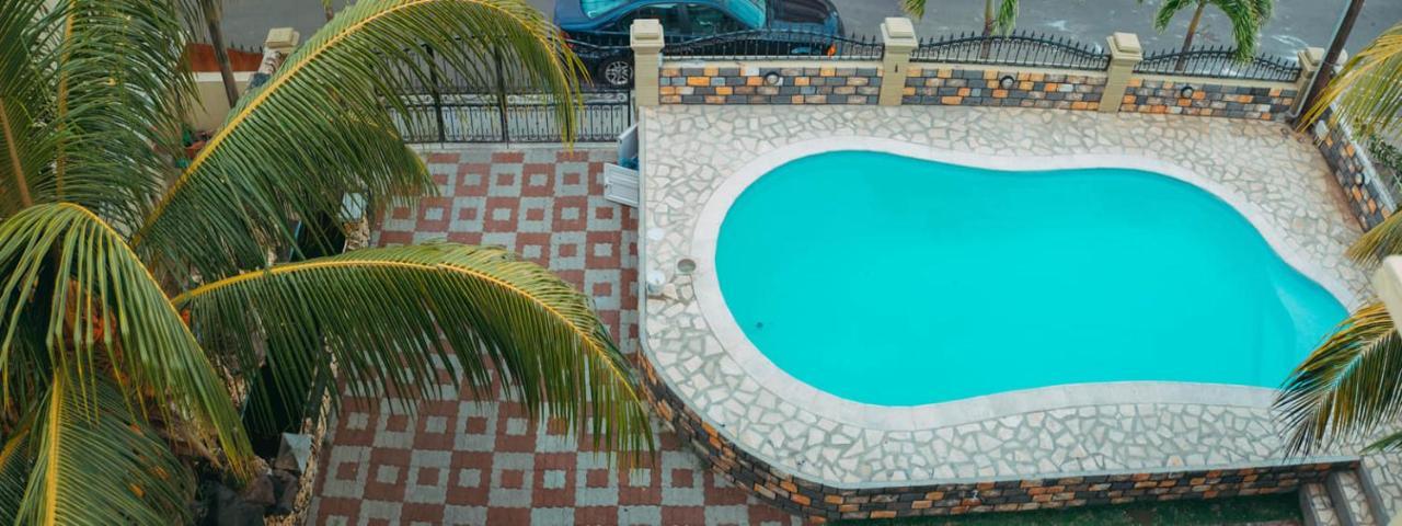 RS Villas: Beachfront Apartments with Pool and Wi-Fi Flic en Flac Exterior photo
