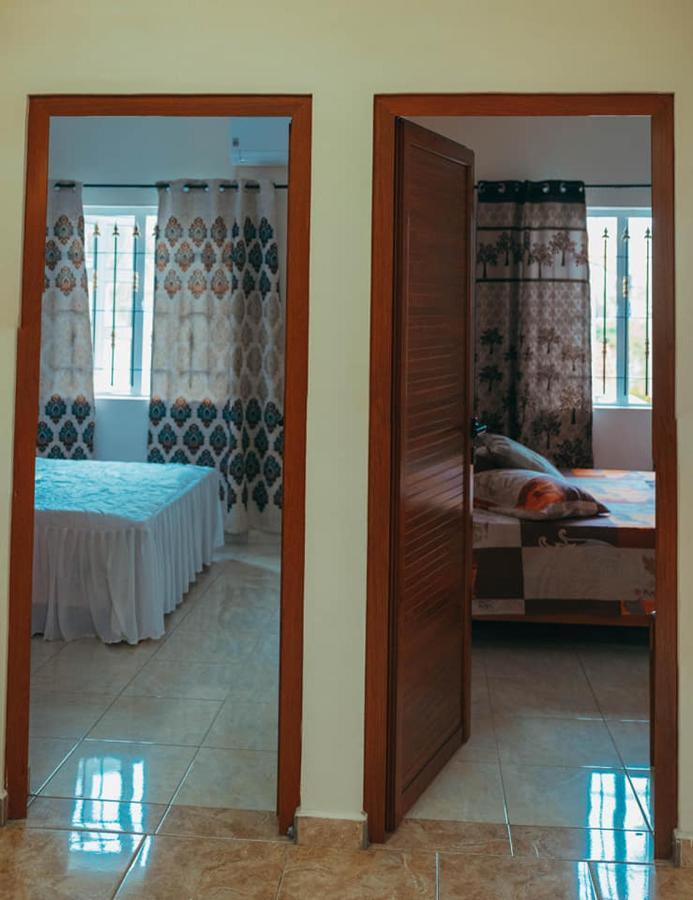 RS Villas: Beachfront Apartments with Pool and Wi-Fi Flic en Flac Exterior photo